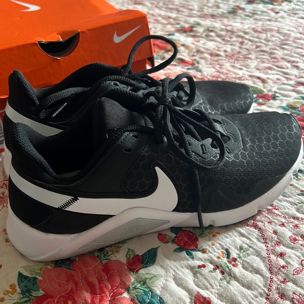 Nike legend essential 2 shoes